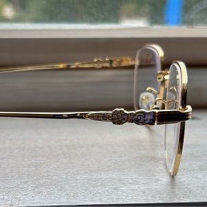 Brand New Readers - magnification 0.25. Gold tone, trim.